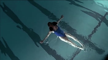 Sexy Swimsuit Girl Swimming (Wide Screen)
